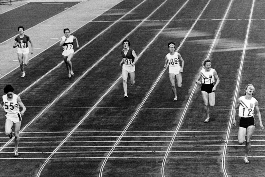 Betty Cuthbert (R) wins 400m final ahead of Ann Packer (L) and Judy Amoore (2R) at Tokyo Olympics.