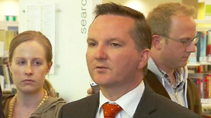 Immigration Minister Chris Bowen visits Inverbrackie facilities and speaks with some locals.