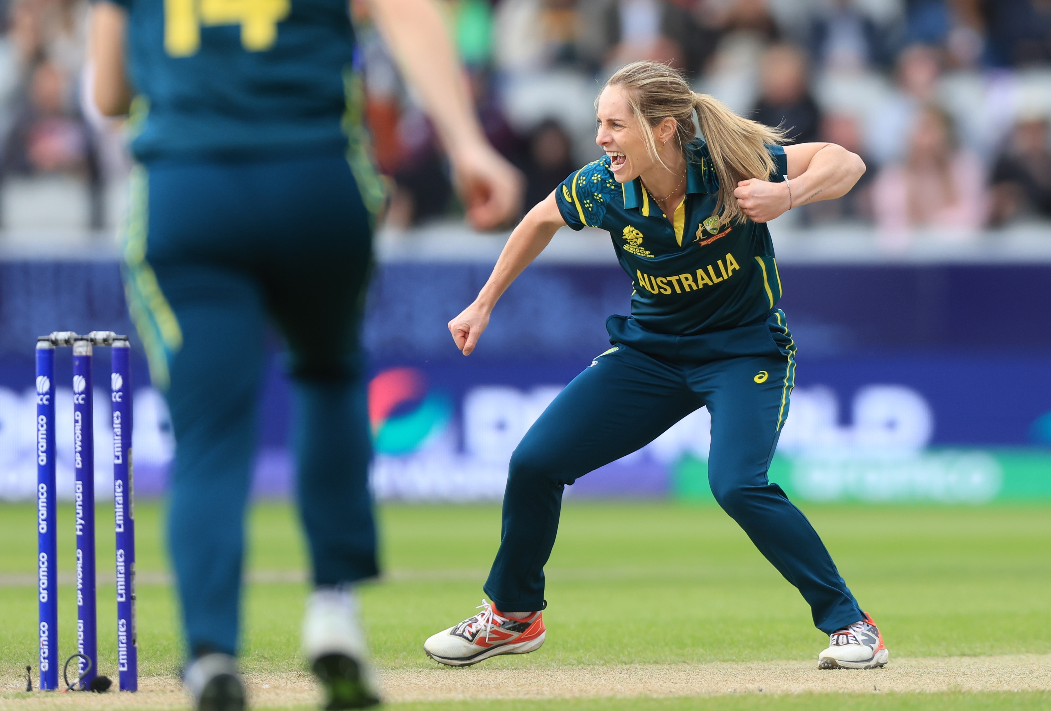 Australia claims statement win over South Africa in T20 World Cup opener