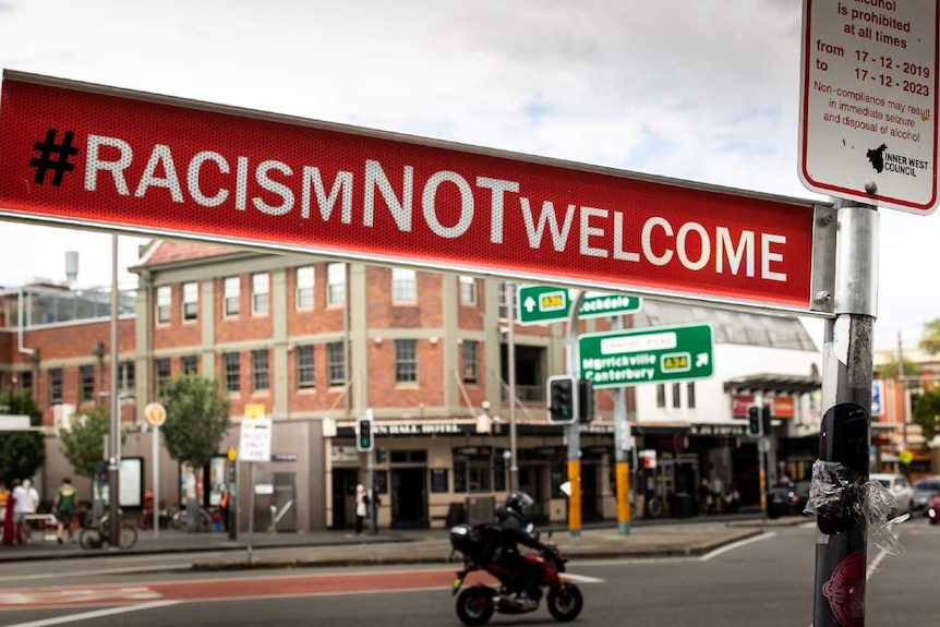 Australia Talks全国问卷调查数据显示大多数澳大利亚人承认种族主义仍十分严重。