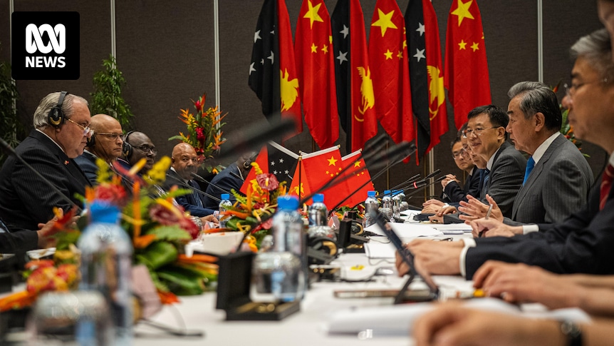 Le ministre chinois des Affaires étrangères Wang Yi se rend en PNG, affirmant que les pays du Pacifique ne sont pas « l’arrière-cour » des autres pays.