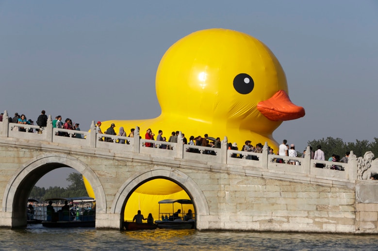 An inflated Rubber Duck by Dutch conceptual artist Florentijn Hofman floats on the Kunming Lake at the Summer Palace in Beijing September 26, 2013