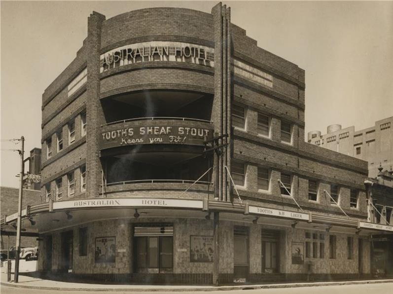 A picture of the Australian hotel on Broadway, Sydney, taken in the 1930s.