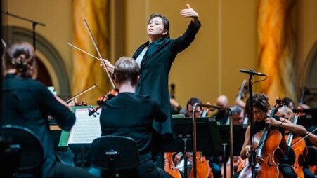 Shiyeon Sung conducting the Adelaide Symphony Orchestra, onstage at the Adelaide Town Hall.