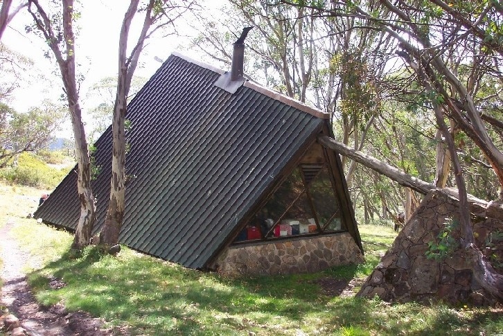 The back of the triange Vallejo Gantner Hut can be seen, the chimney rises from the roof.