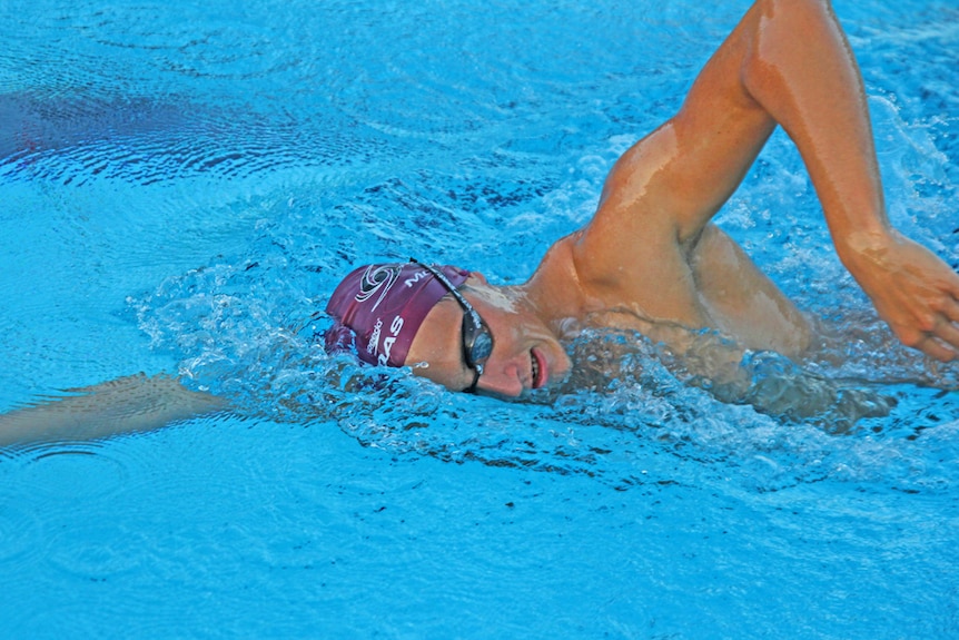 Swimmer Cameron McEvoy swimming in a pool