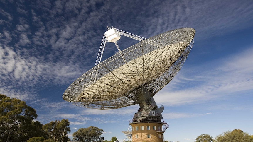 The Parkes telescope against a blue sky