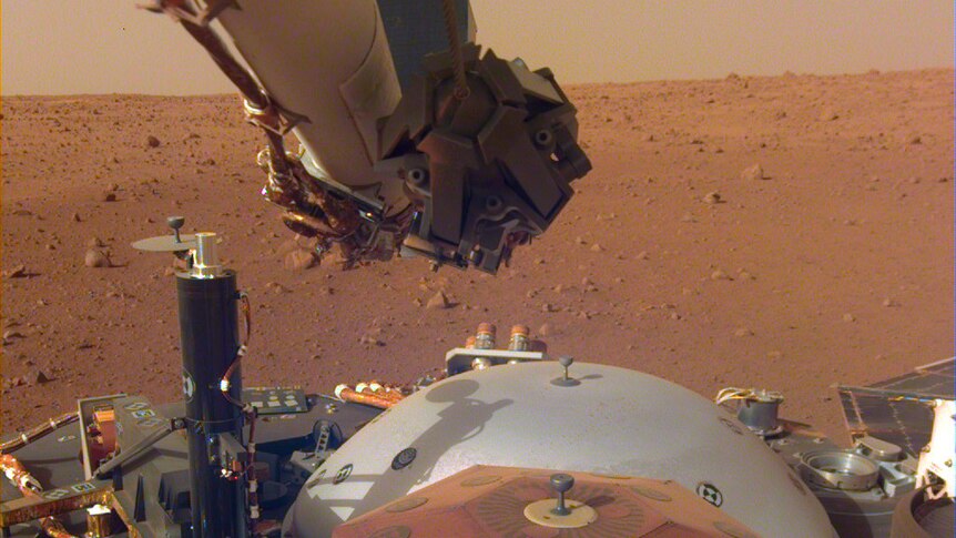 lander shown on Martian surface