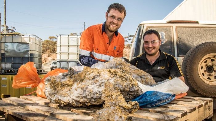 Penemuan bongkahan emas besar di Australia Barat