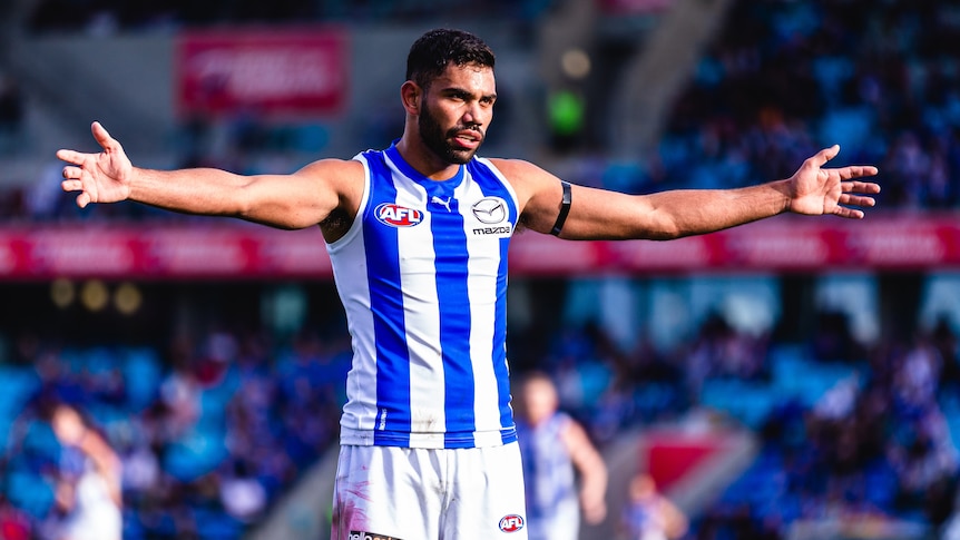 L’entraîneur de North Melbourne, Alastair Clarkson, dit que Tarryn Thomas reviendra dans la VFL après s’être retiré du comportement envers les femmes