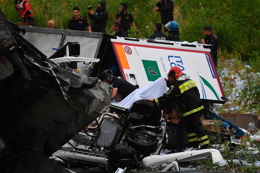 Rescuers counted survives am amongst the bodies after the motorway collapse.