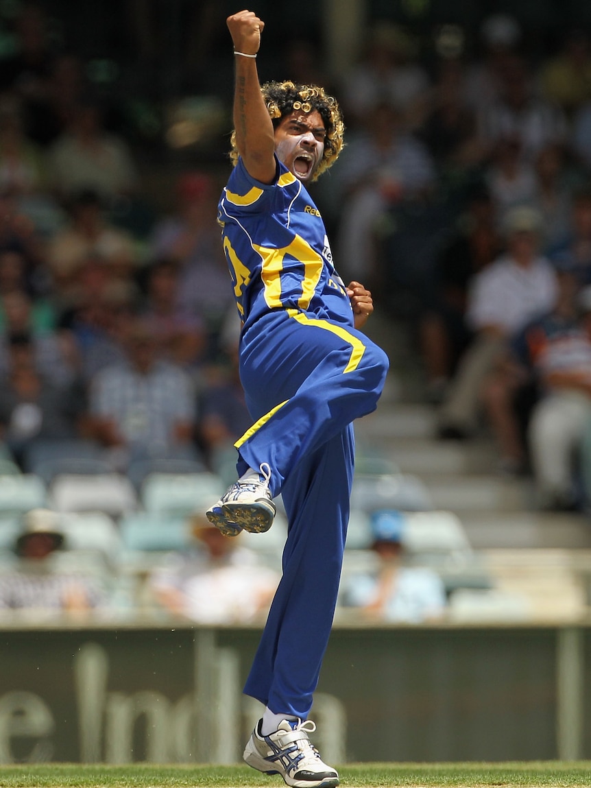 Lasith Malinga helped his side with the big wickets of Ricky Ponting and David Hussey.