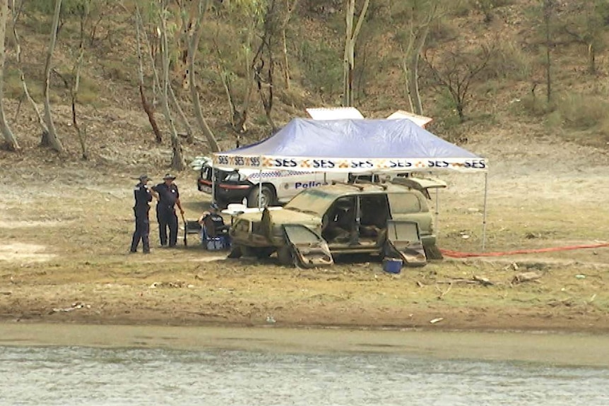 Police examine four-wheel-drive vehicle found submerged at Lake Moondarra near Mount Isa