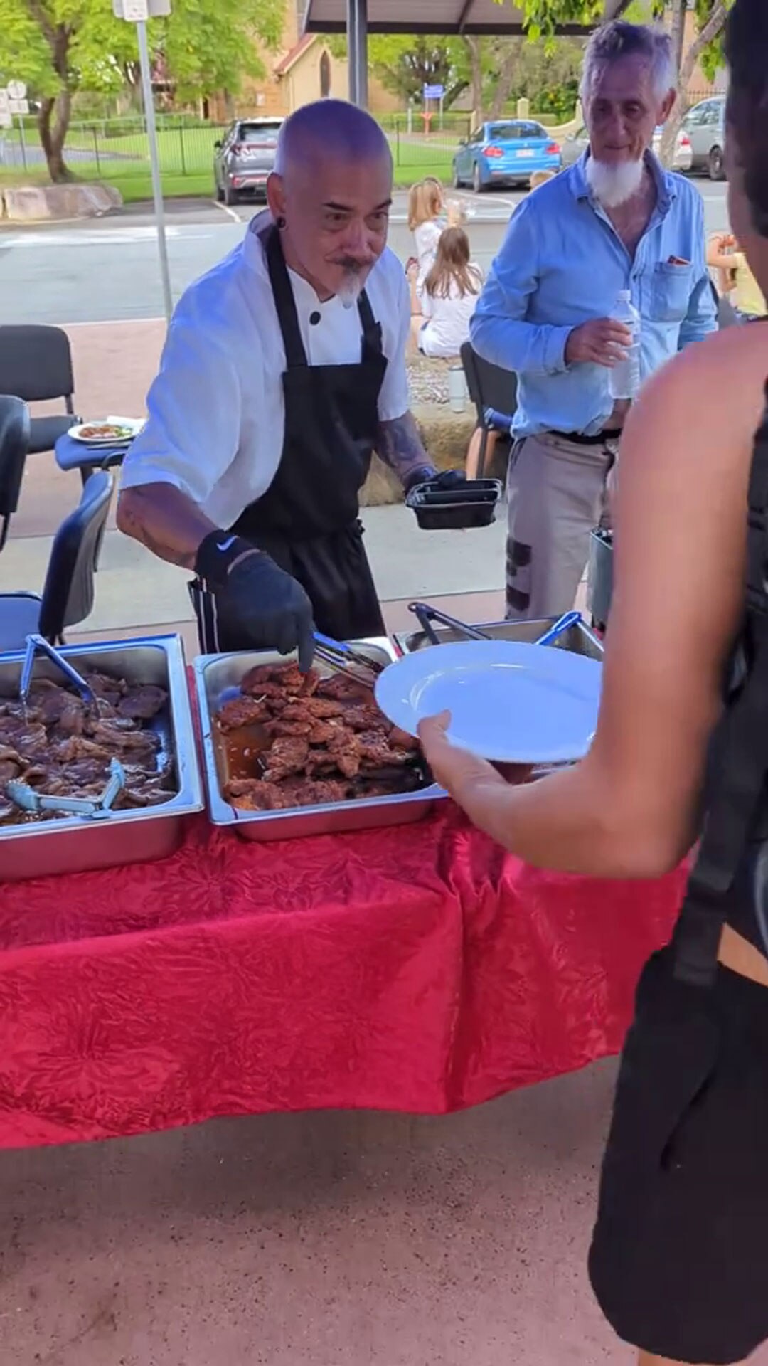 Homeless volunteers cooking up support - ABC News