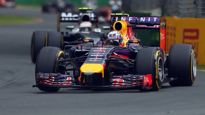 Ricciardo stays calm to finish second