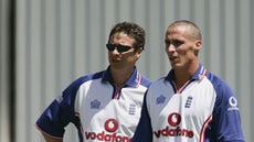 Troy Cooley (l) pictured talking to English fast bowler Simon Jones