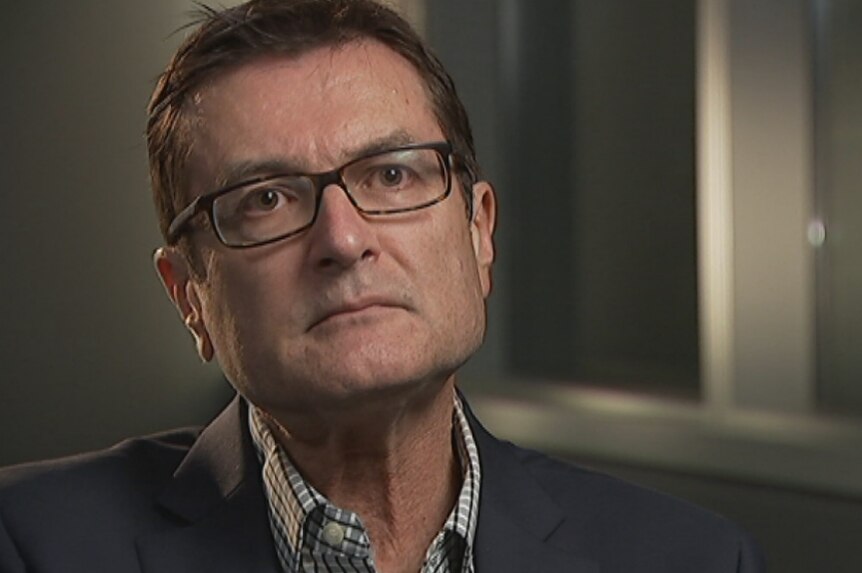 Former union boss and Labor minister, Greg Combet, talk to 7.30 about the cricket players pay dispute. May 2017