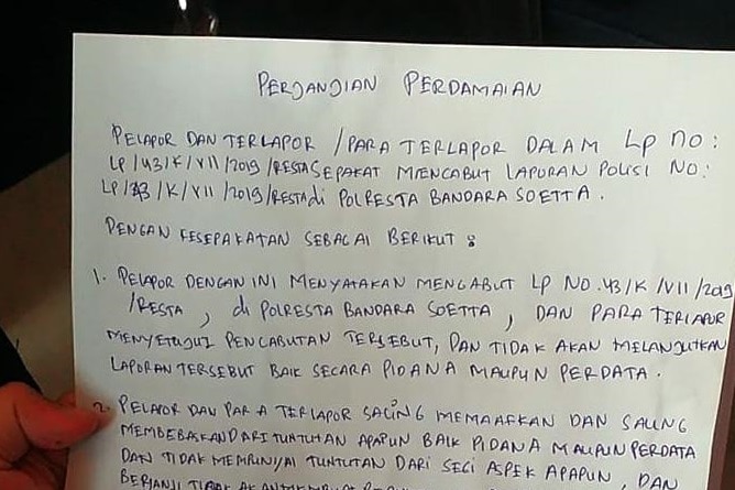 Isi surat perjanjian perdamaian antara pihak Garuda Indonesia dengan Rius Vernandes.
