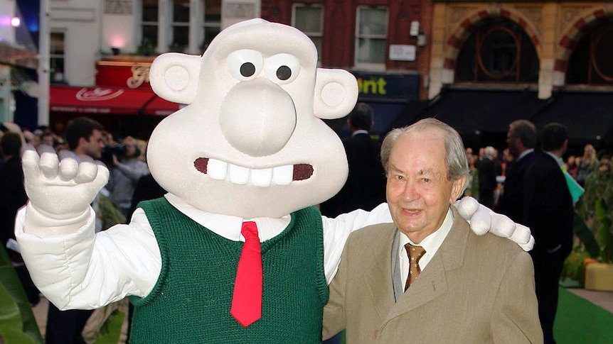 British actor Peter Sallis poses with someone dressed up as the cartoon character Wallace.