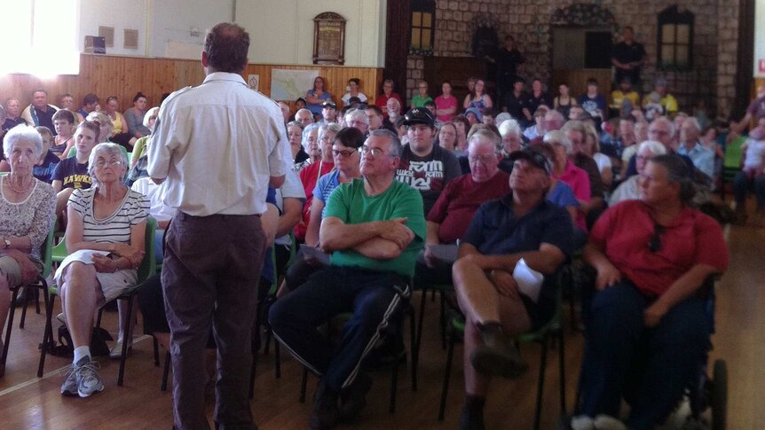 Fire community meeting at Dartmoor, Victoria