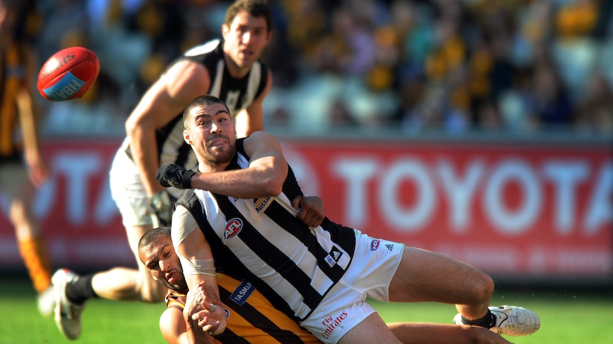 The man to stop ... the Hawks know Chris Dawes will be a big threat. (AAP: Joe Castro, file photo)