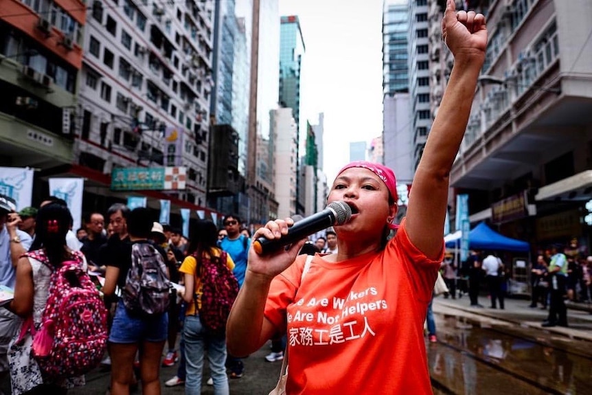 家政工人博尔哈在2017年的一次抗议活动中呼吁改善香港近40万家政工人的工作条件。
