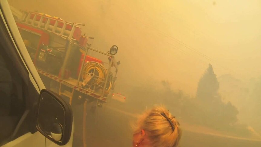 A women evacuating from the Mount Victoria blaze.