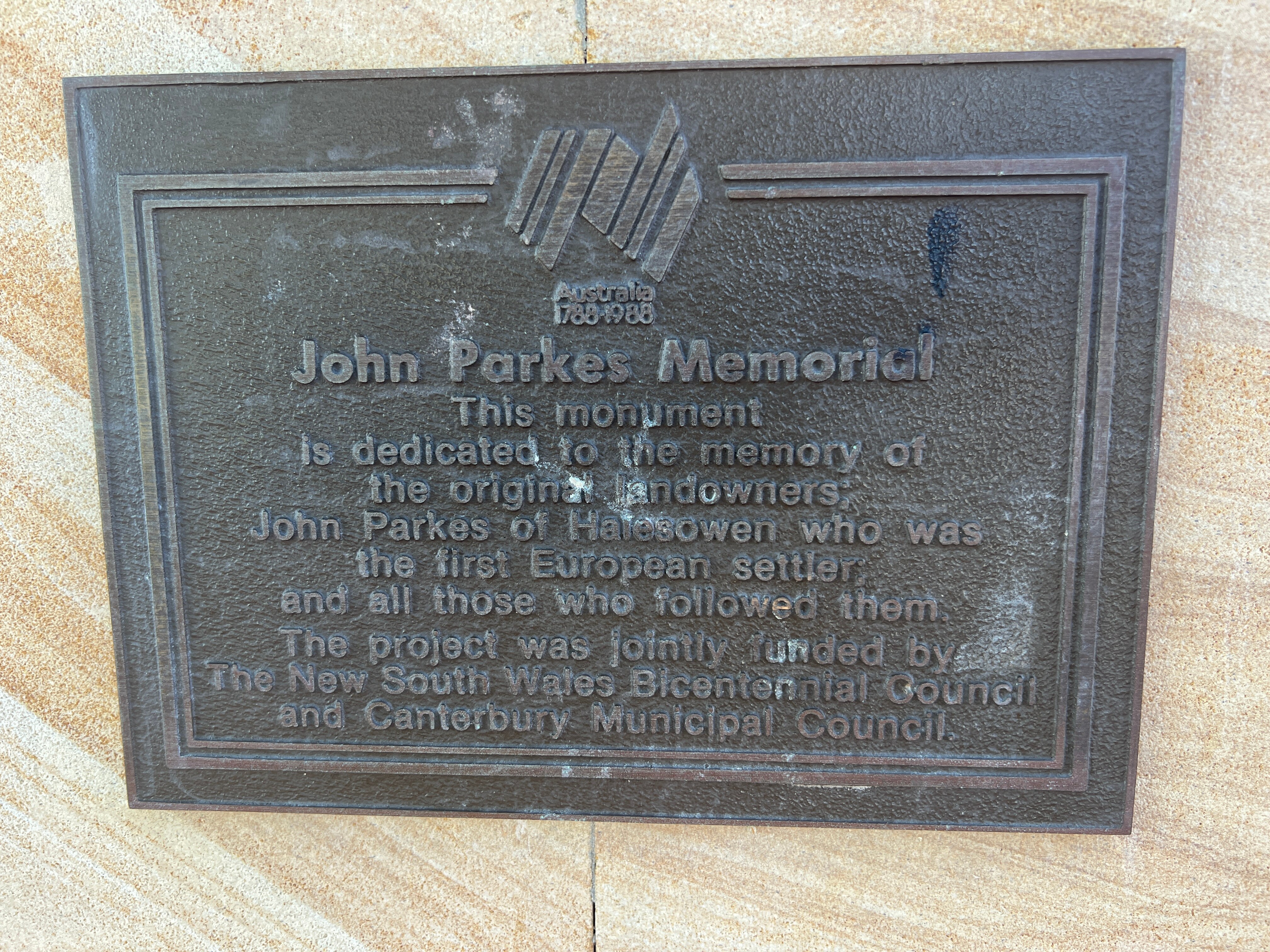 A photo of the old plaque.