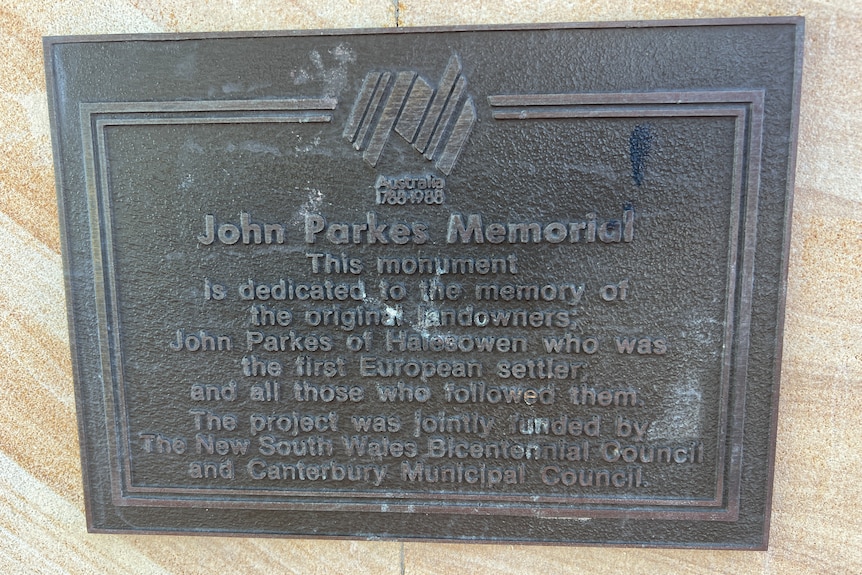 A photo of the old plaque.