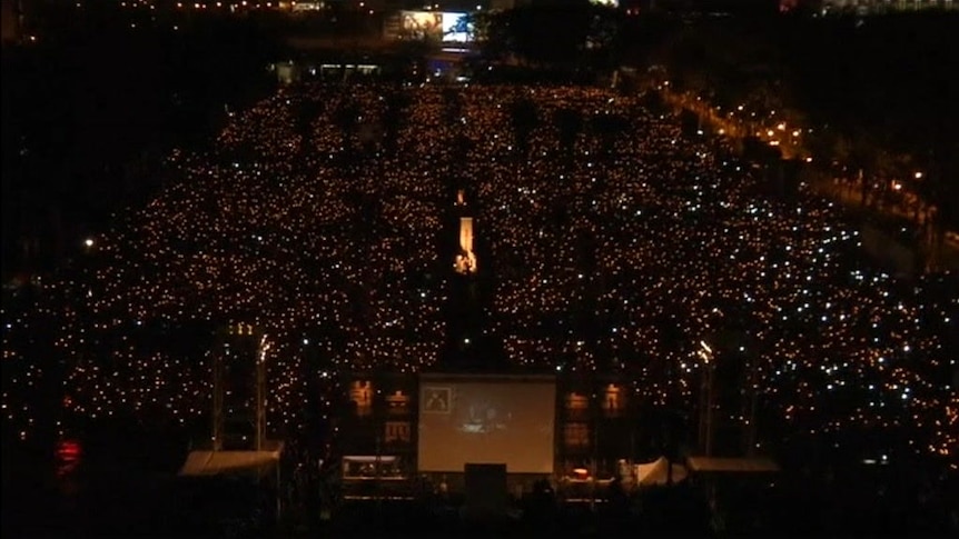 2018年，数万人在香港参加一年一度的烛光集会悼念天安门事件