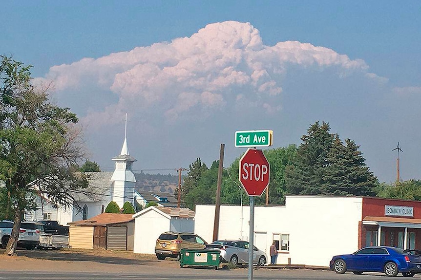 Smoke from the Bootleg Fire rises behind the town of Bonanza, Oregon