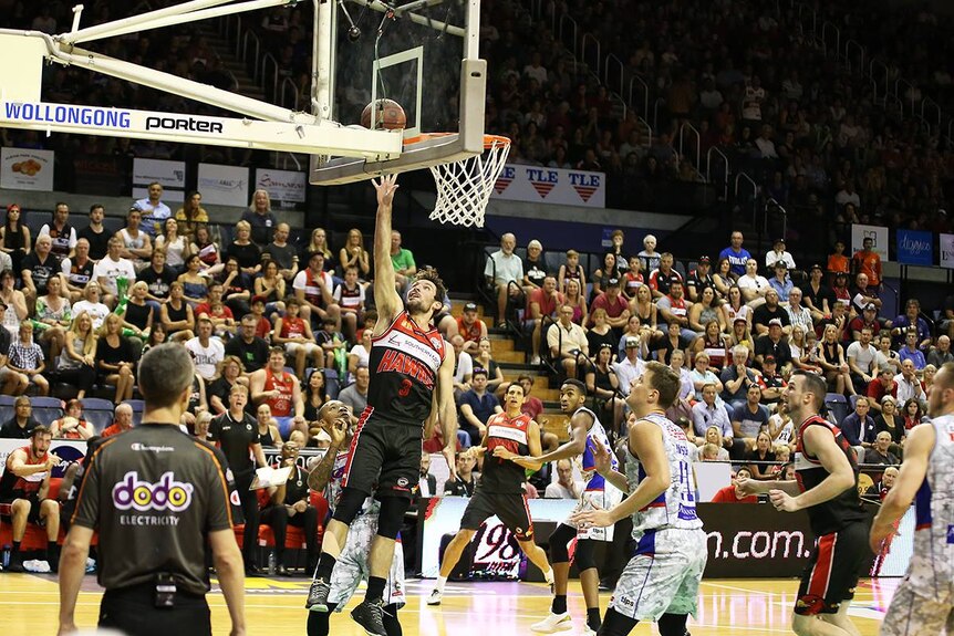 Kevin White goes up for a lay up against the Adelaide 36ers in Wollongong.