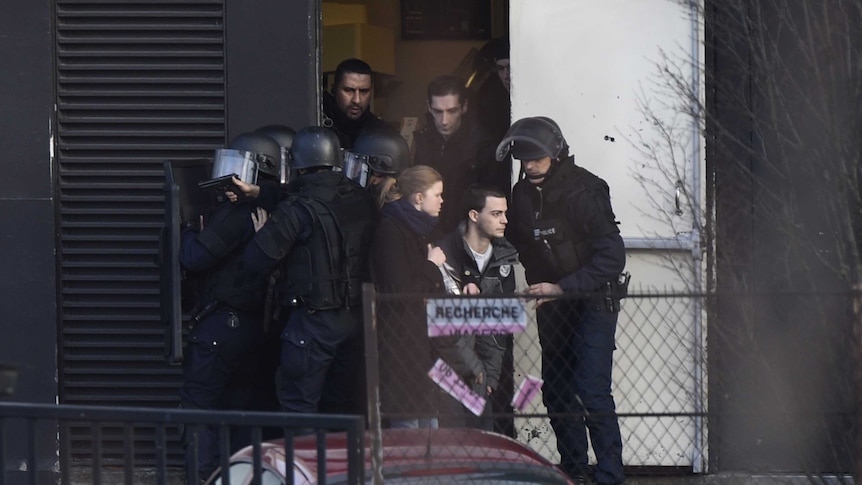 French special forces evacuate local residents