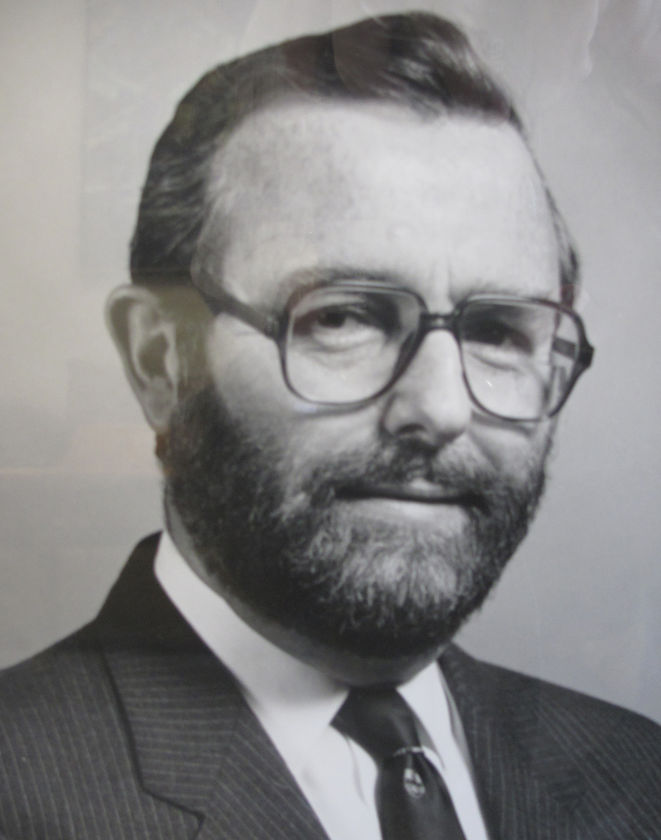 Former uni leader dies - ABC News