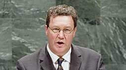 Alexander Downer says weapons of mass destruction could still turn up in Iraq. (File photo)