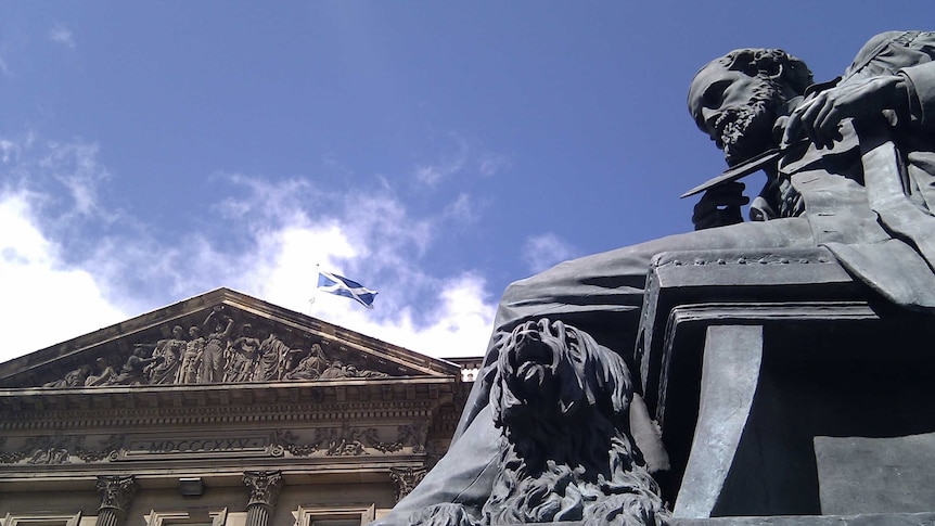 A statue of James Clerk Maxwell and his dog Toby