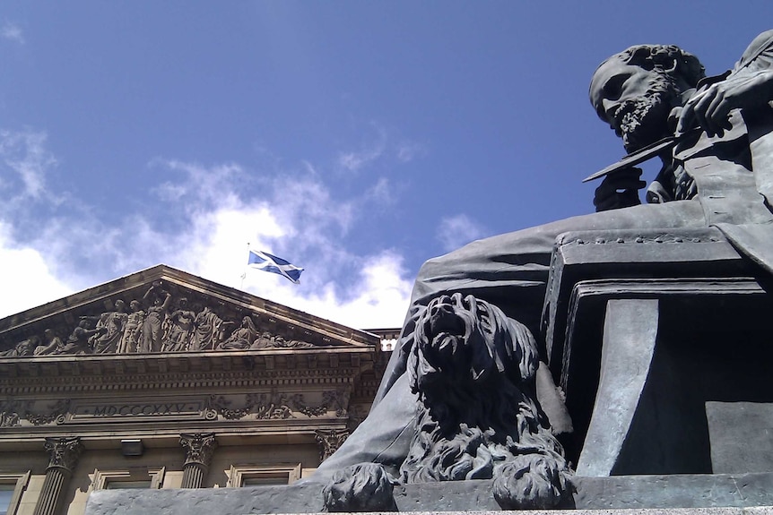 A statue of James Clerk Maxwell and his dog Toby