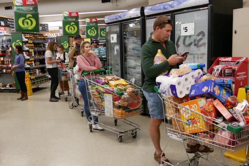 Crowds at busy Alice Springs Woolworths supermarket