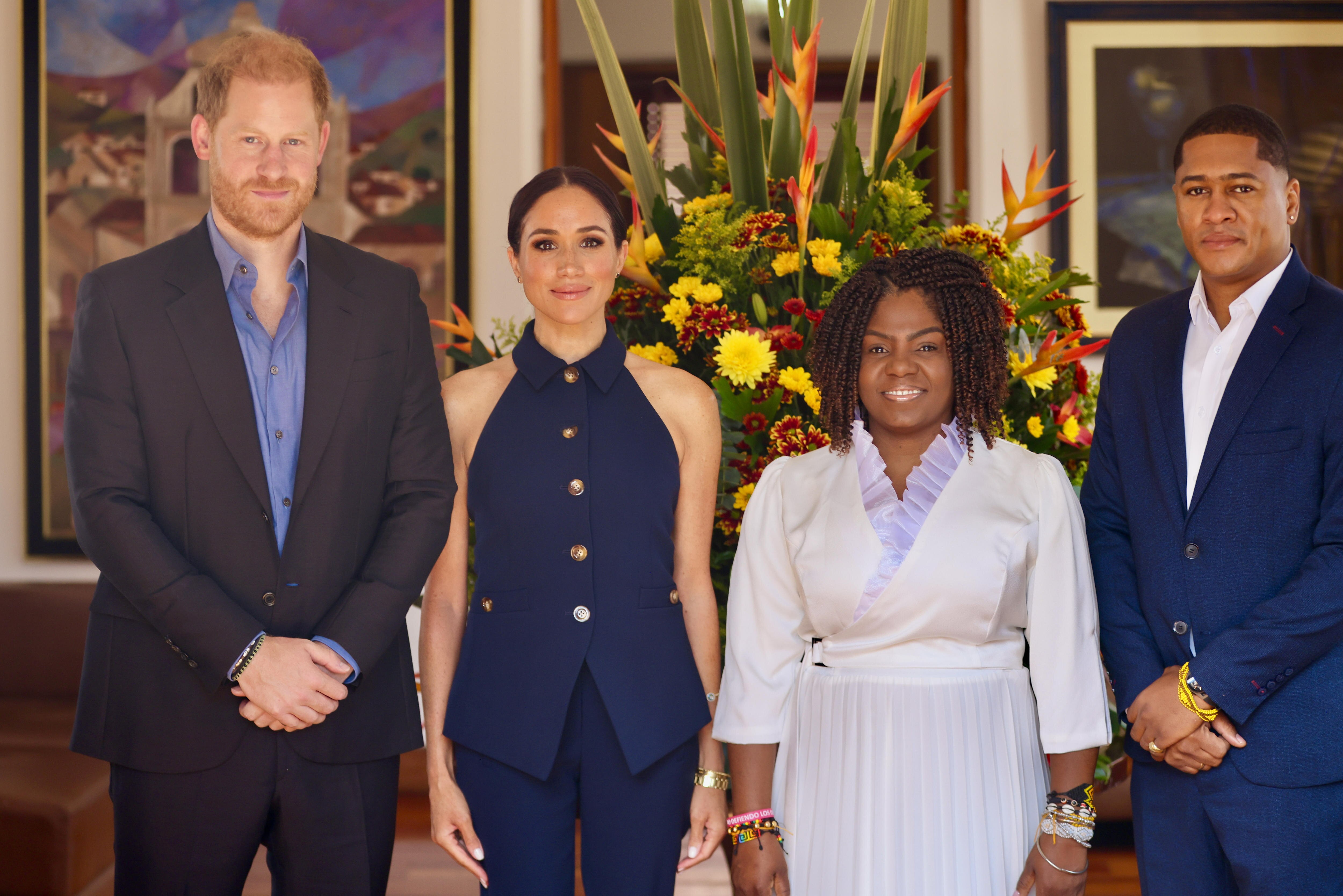 harry and meghan standing for a portrait with Colombia's vice president.