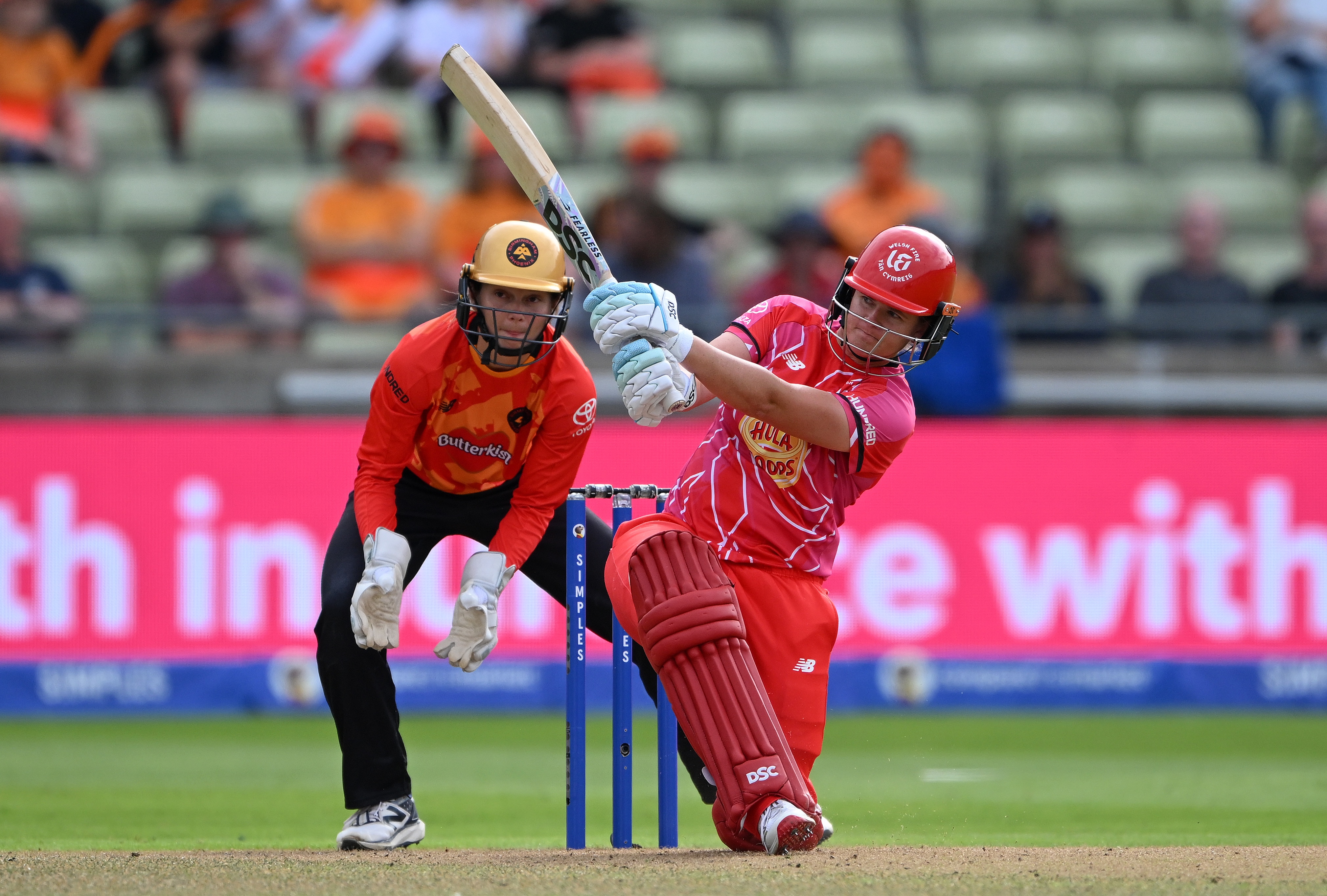 Jess Jonassen batting with a wicket-keeper behind her
