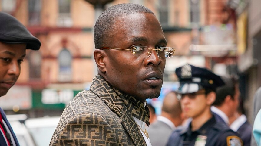 Brooklyn preacher Lamor Miller-Whitehead robbed of jewellery at gunpoint during live streamed sermon on adversity - ABC News