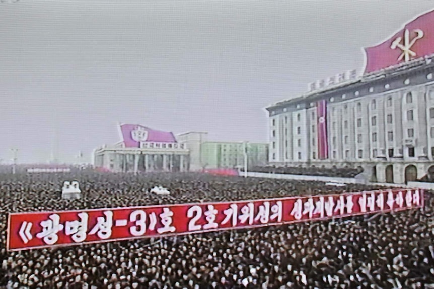 Thousands of people rally in Pyongyang