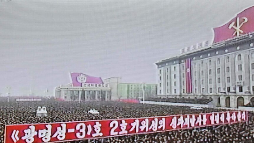 Thousands of people rally in Pyongyang