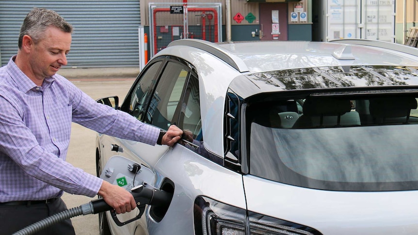 Hyundai spokesman Scott Nargar fills up a hydrogen-powered Nexo SUV at the CSIRO's technology hub