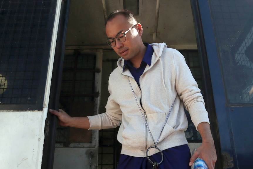 Singaporean journalist Lau Hon Meng exits a building.