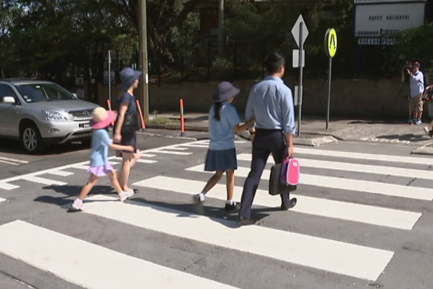 Kids cross the road at Chatswood Public school