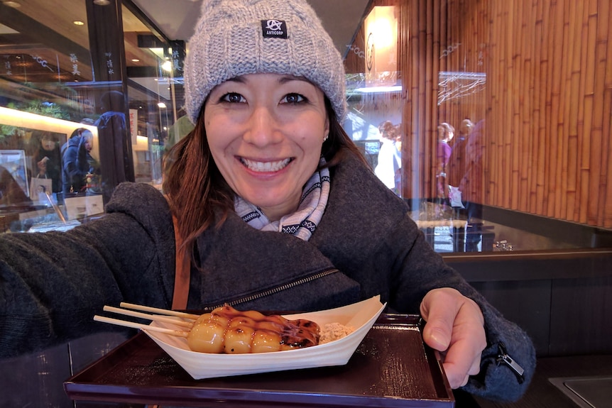 Kumi Taguchi eat Japanese food