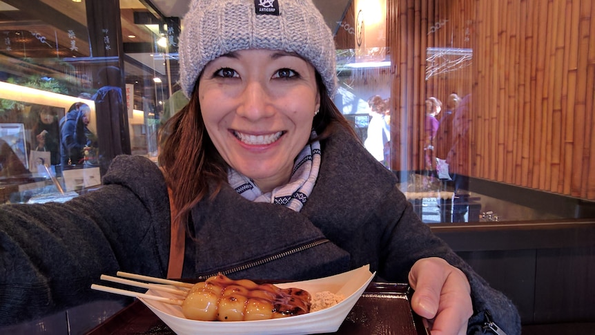 Kumi Taguchi eat Japanese food