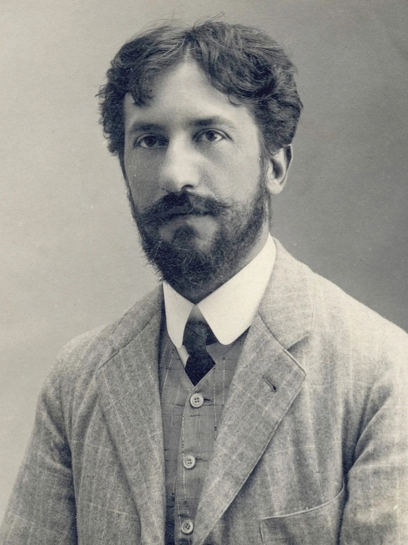 Piet Mondrian avec une barbe et vêtu d'un costume.