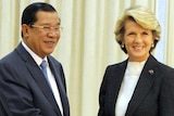 Cambodian prime minister Hun Sen (L) shakes hands with Australian Foreign Minister Julie Bishop at the Peace Palace in Phnom Penh